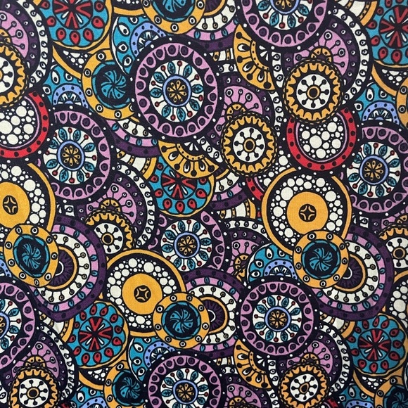 Circle Patterned Lularoe Perfect T-Shirt - Picture 4 of 7